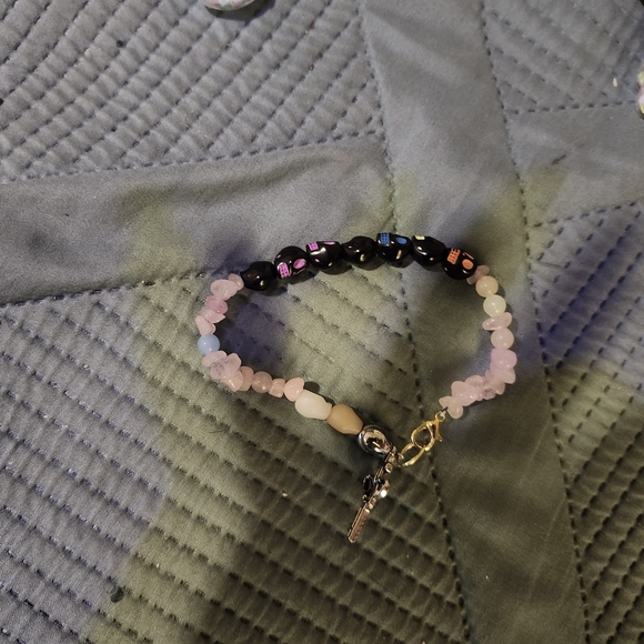 Jewlery,:bracelets,necklaces,chokers,keychains - Picture 9 of 14